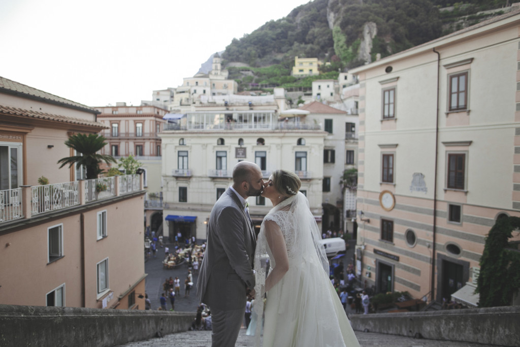 Destination wedding photographer Amalfi